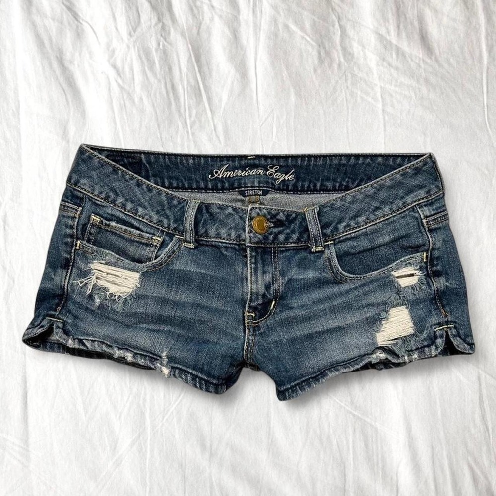 Y2K American Eagle dark wash low rise distressed denim shorts Size 6